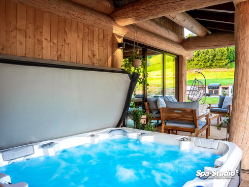 SPA-Studio® ponúka komerčné aj domáce vírivky a SWIM SPA od výrobcu Canadian Spa International®.