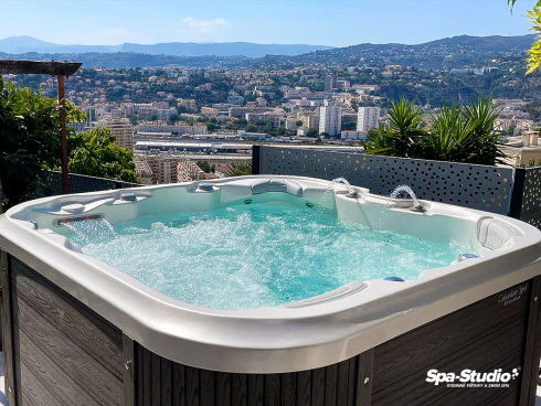 SPA-Studio® je výhradný európsky predajca whirlpool, jacuzzi a hot tub od Canadian Spa International®.