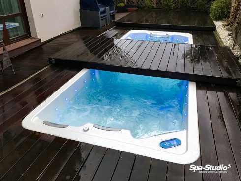 Športové plavecké SWIM SPA s protiprúdom kombinované s hydromasážnymi sedadlami na záhradu aj do interiéru.
