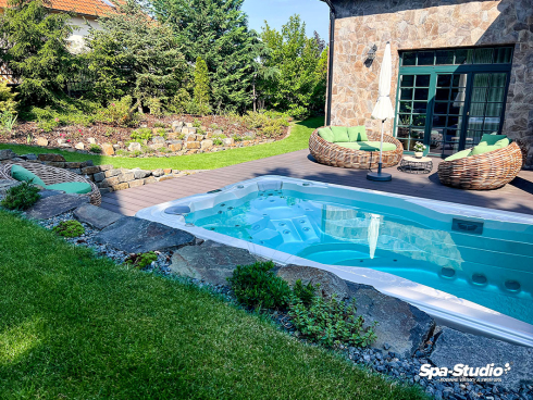 Systém riadeného protiprúdu s novou generáciou trysiek TYPHOON od výrobcu Canadian Spa International® vám ponúka relaxačné aj športové plávanie a to každý deň u vás doma.