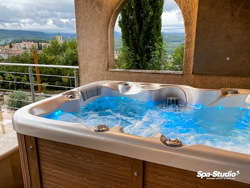 SPA-Studio® je výhradný európsky predajca whirlpool, jacuzzi a hot tub od Canadian Spa International®.