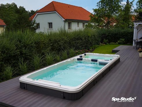 SPA-Studio® doporučuje vyskúšať si na predajniach niektorý z unikátnych modelov svojich SWIM SPA s protiprúdom, kde predovšetkým rozhoduje kvalita a výkon systému TYPHOON.