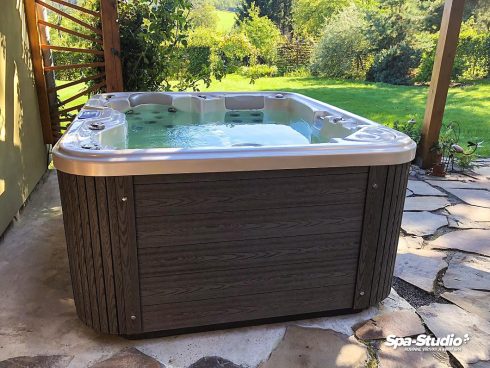 Predajca SPA-Studio® poskytuje záručný aj pozáručný servis a garantuje dodanie všetkých náhradných dielov na vírivky a plavecké bazény.