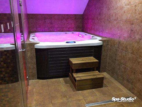 Vystavené luxusné vírivky a SWIM SPA do súkromných aj komerčných priestorov si môžete prehliadnuť v predajniach SPA-Studio® v Čechách aj na Slovensku.