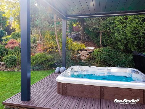 SPA-Studio® ponúka predaj a servis rodinných vírivých vaní, komerčných whirlpool, hot tub a plaveckých bazénov SWIM SPA pre domáce aj vonkajšie použitie.