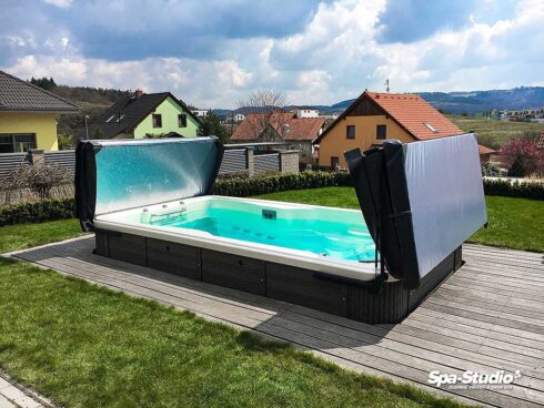 SPA-Studio® doporučuje vyskúšať si na predajniach niektorý z unikátnych modelov svojich SWIM SPA s protiprúdom, kde predovšetkým rozhoduje kvalita a výkon systému TYPHOON.