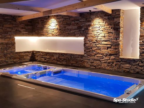 Rodinné bazény SWIM SPA kombinované s vírivkou od SPA-Studia® ponúkajú nekompromisnú kvalitu v nekonečnom plávaní alebo zábave pre celú rodinu aj priateľov.