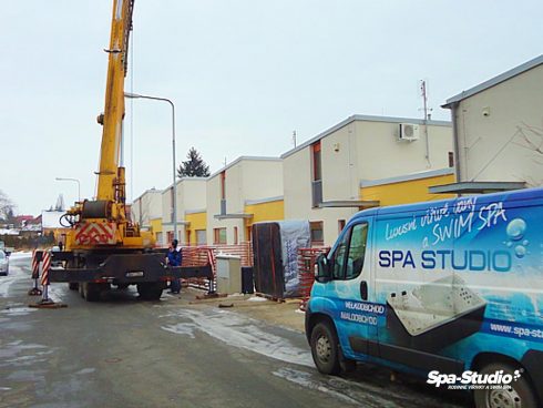 Rodinné vírivky a bazény SWIM SPA sú vhodné pre celoročné použitie ako vonku na záhrade a terase, tak napríklad aj doma v interiéri.