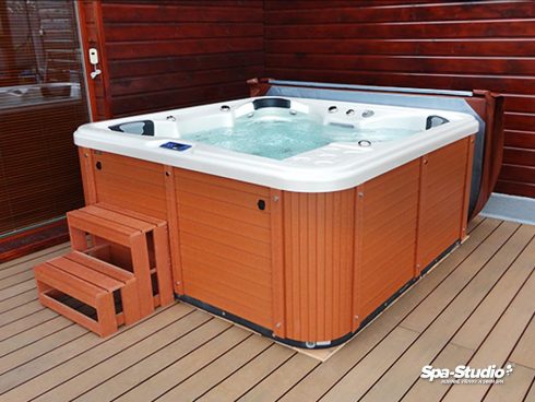 SPA-Studio® je výhradný európsky predajca whirlpool, jacuzzi a hot tub od Canadian Spa International®.