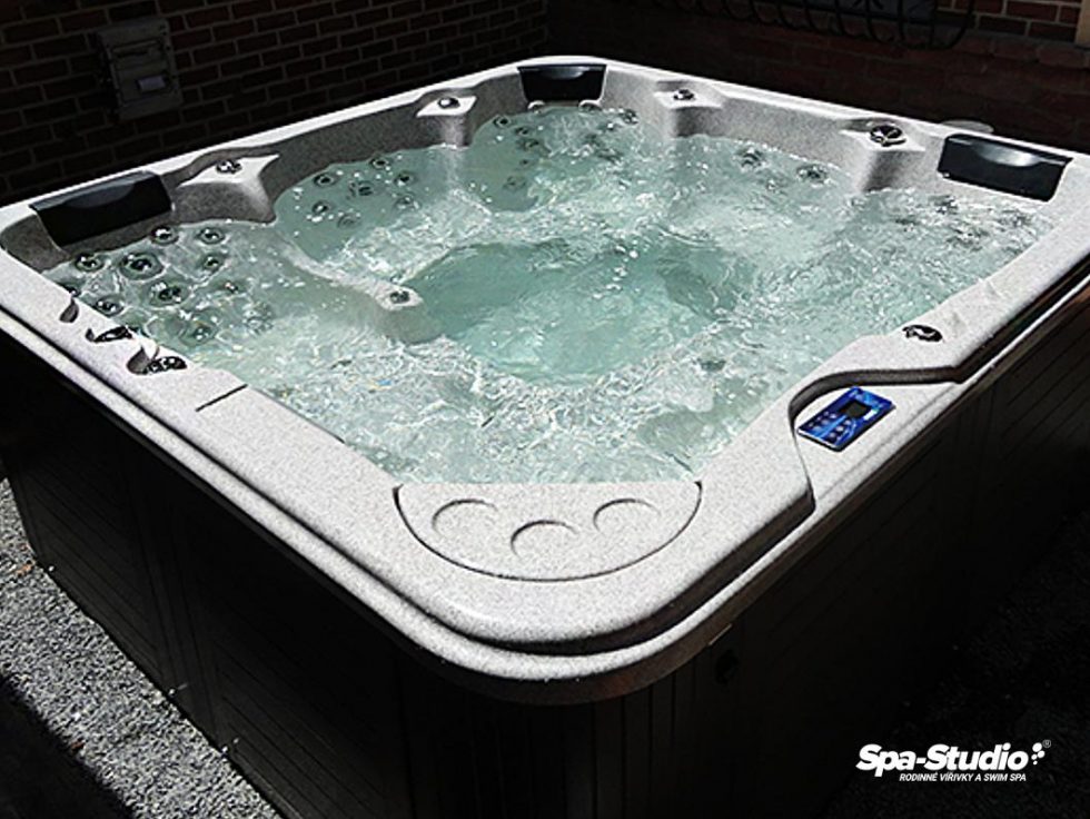 Kúrenie vo vírivke je dnes už úplnou samozrejmosťou, ale SPA-Studio® ponúka aj možnosť využitia nízkoenergetického paketu, ktorý šetrí vašu peňaženku.